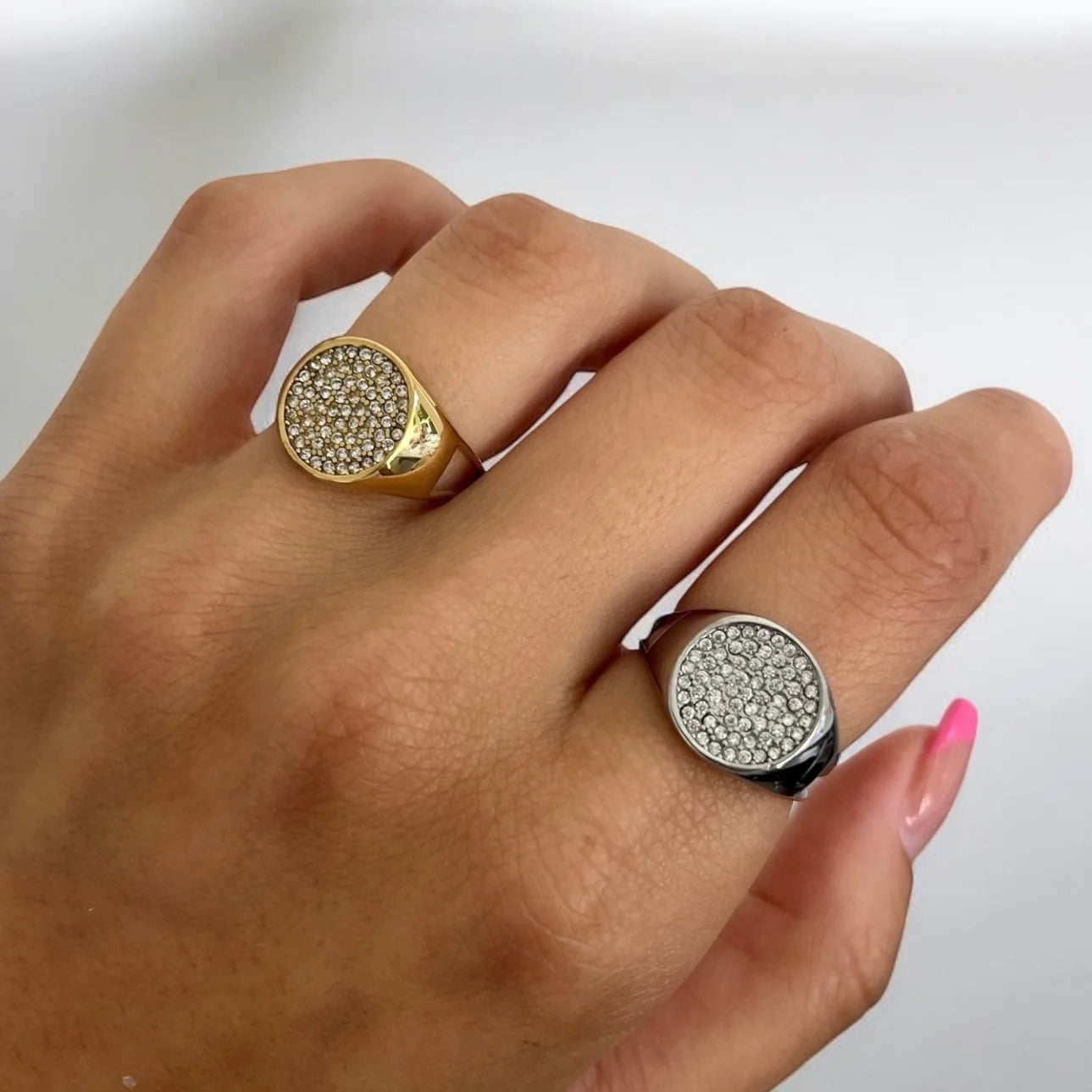 Anello Chevalier Tondo con zirconi